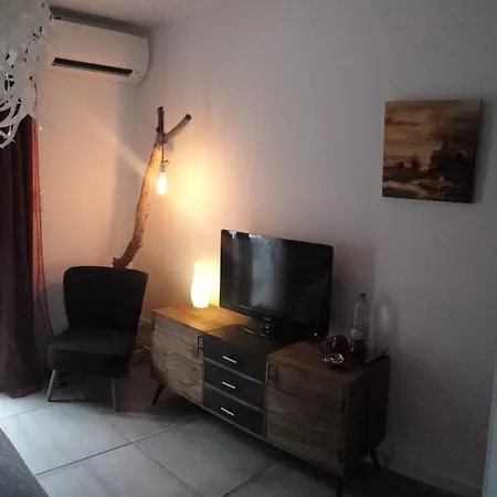 De La Garriguette Bed & Breakfast *
